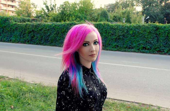 Девушки с цветными волосами на фото