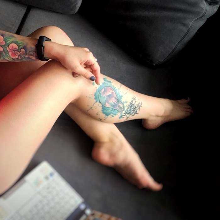 Татуировки на ногах у девушек на фото