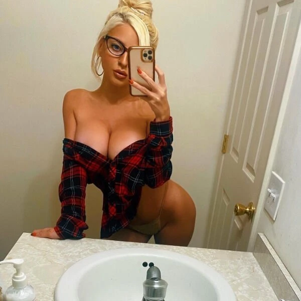 Девушки в очках на фото