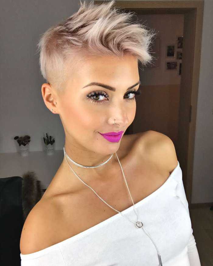 Девушки с короткими волосами на фото