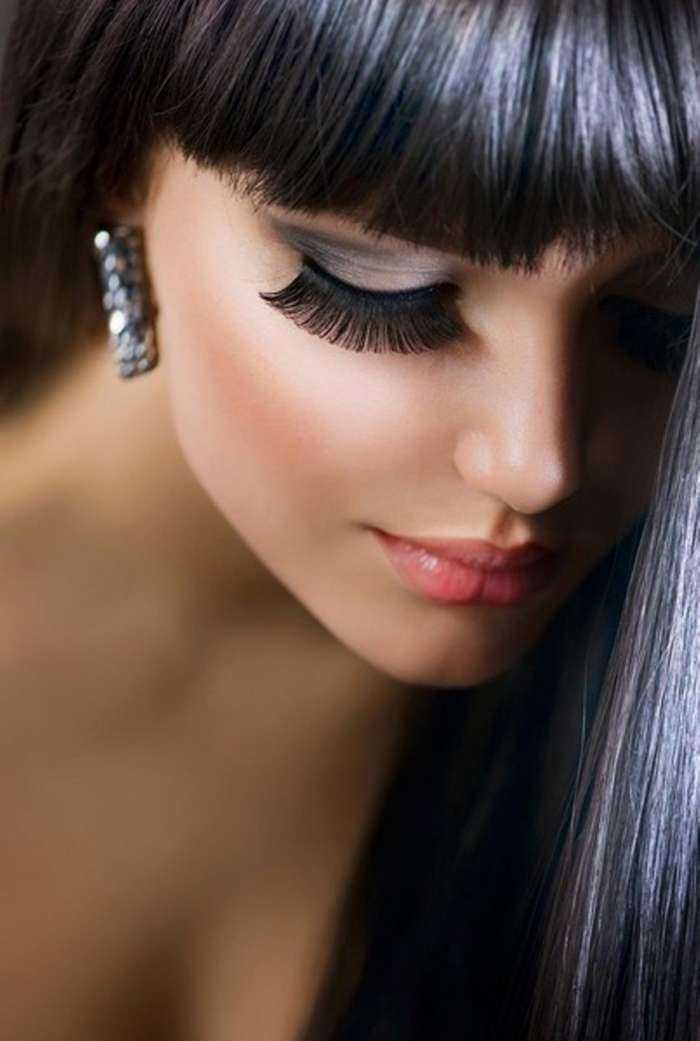 Девушки с нарощенными ресницами на фото