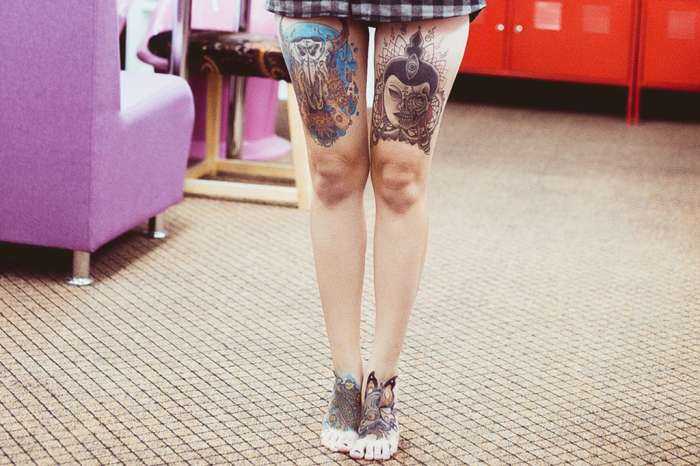 Татуировки на ногах у девушек на фото