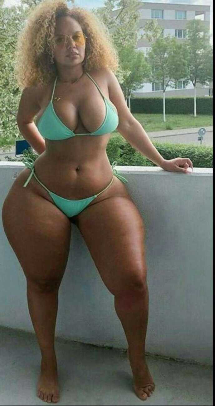 Широкие бедра и большой бюст на фото