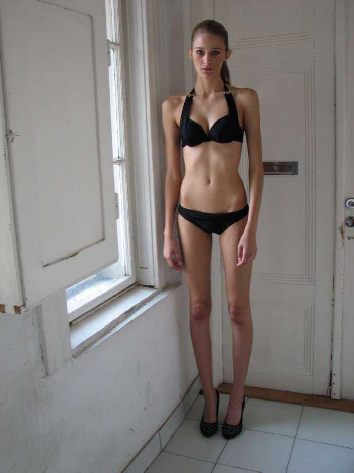 Девушки с худыми ногами на фото