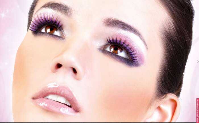 Девушки с нарощенными ресницами на фото