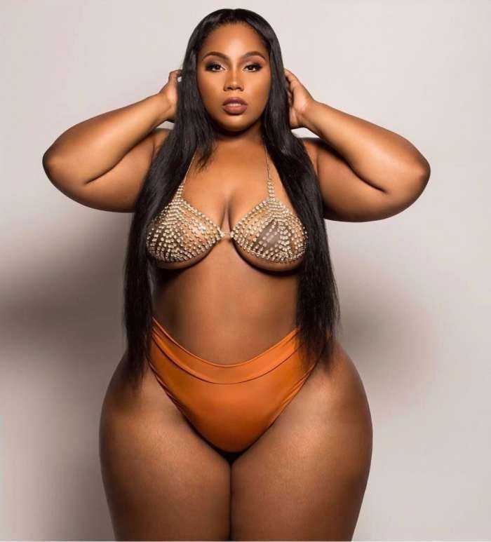 Широкие бедра и большой бюст на фото