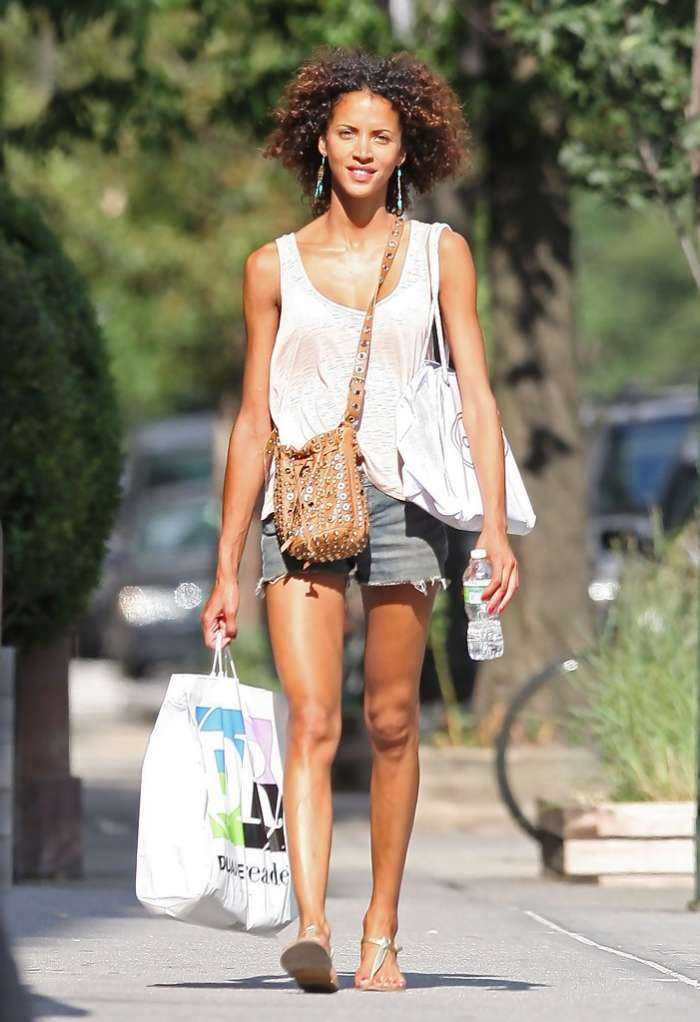 Ноэми Ленуар на фото