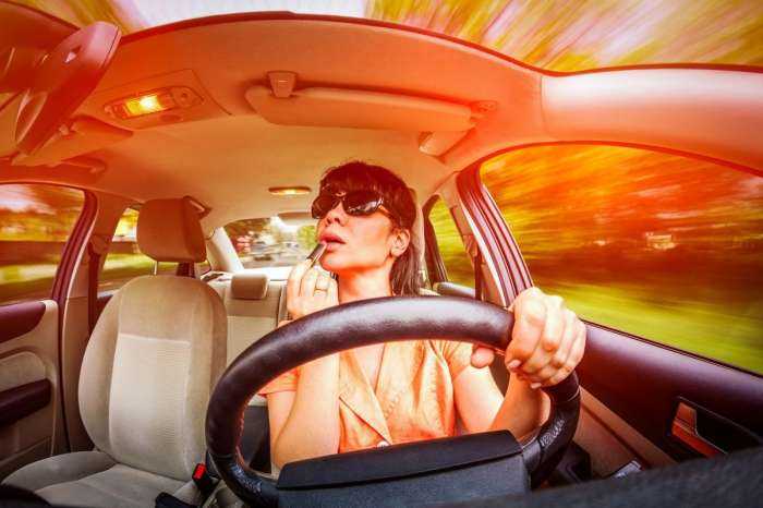 Женщины за рулем на фото