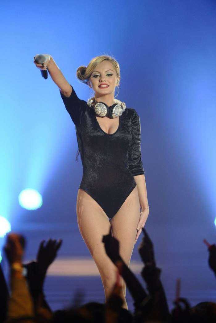 Александра Стан на фото