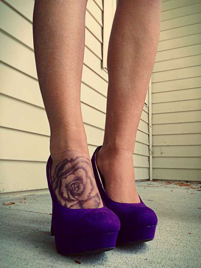 Татуировки на ногах у девушек на фото