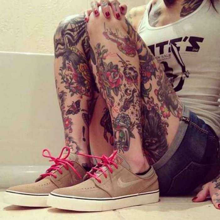 Татуировки на ногах у девушек на фото
