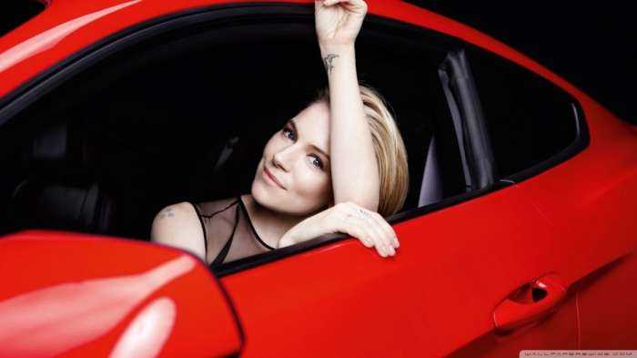 Женщины за рулем на фото