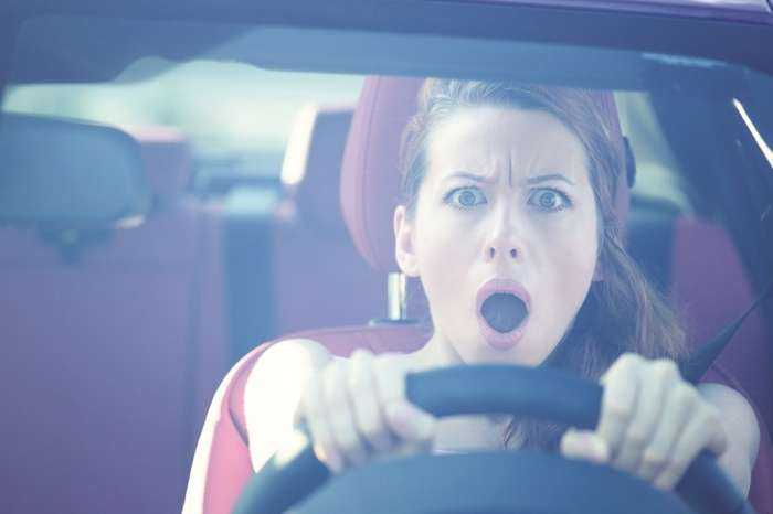 Женщины за рулем на фото