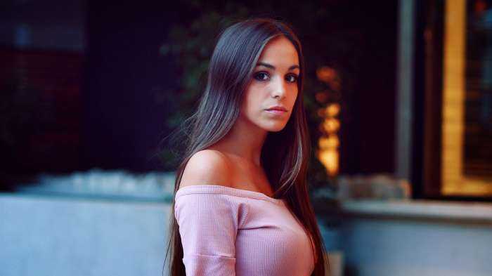 Девушки с прямыми волосами на фото