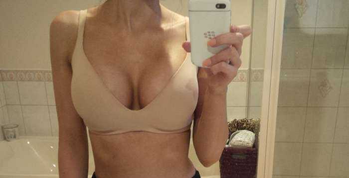 Красивая маленькая грудь на фото