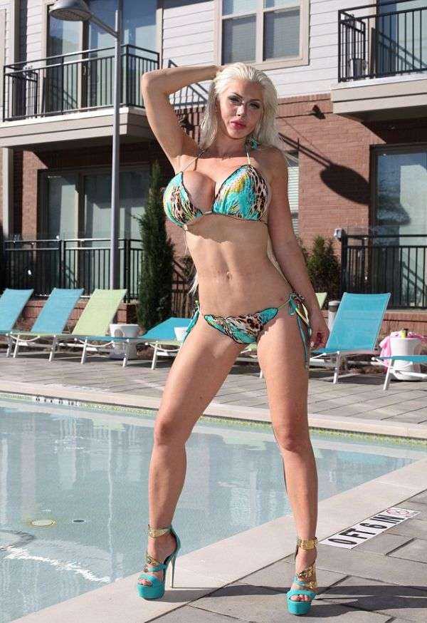 Очередная любительница пластических операций