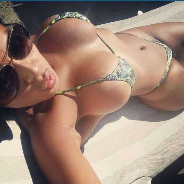 Красивая женская большая грудь на фото