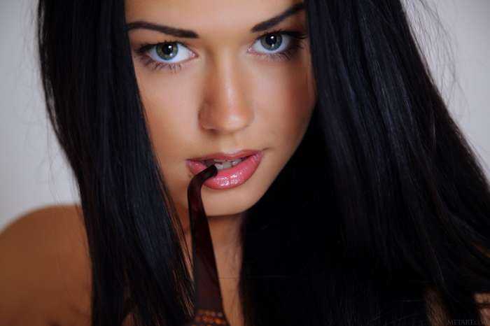 Девушки с прямыми волосами на фото