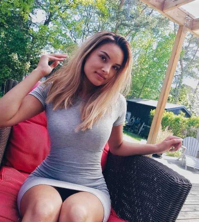 Девушки в платьях на фото