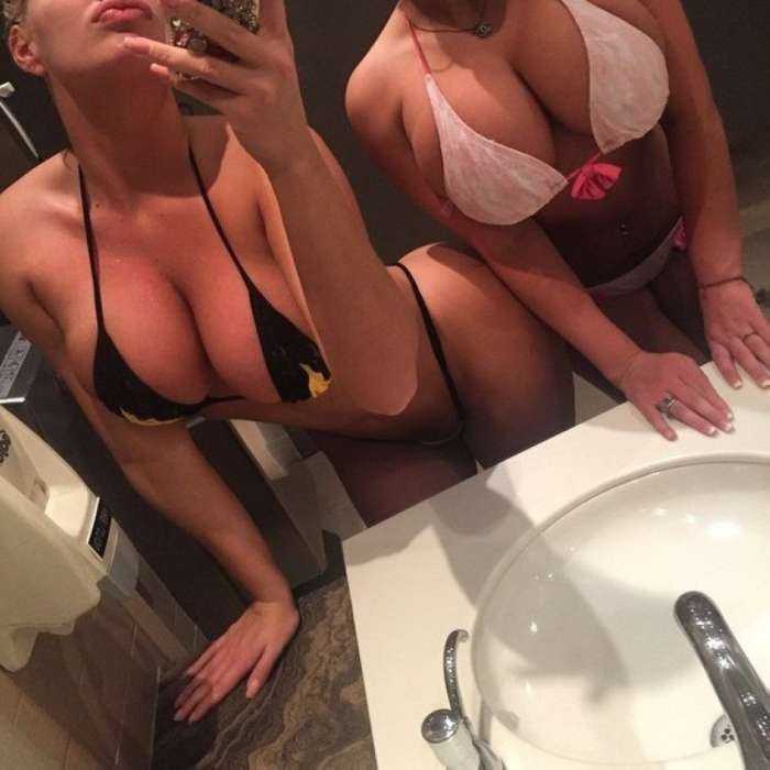 Красивая женская большая грудь на фото