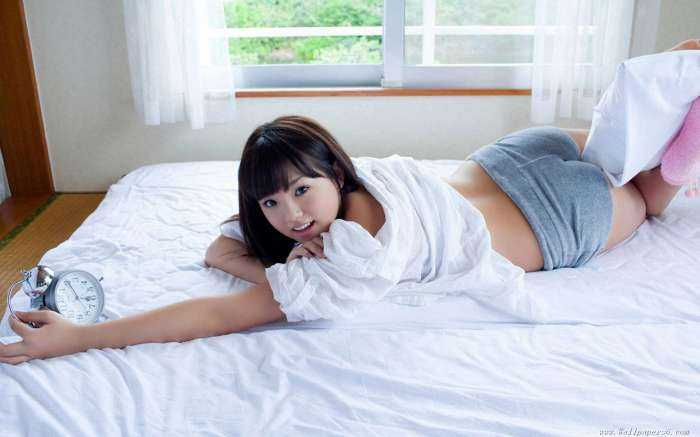 Китайские девушки в постели на фото