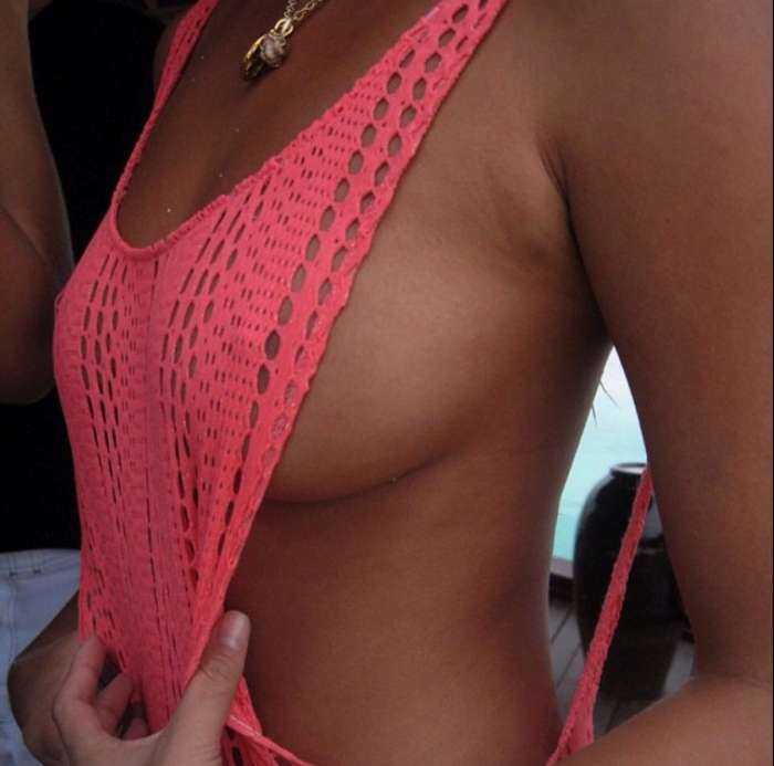 Видно грудь на фото