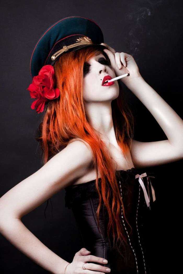 Девушки с цветными волосами на фото