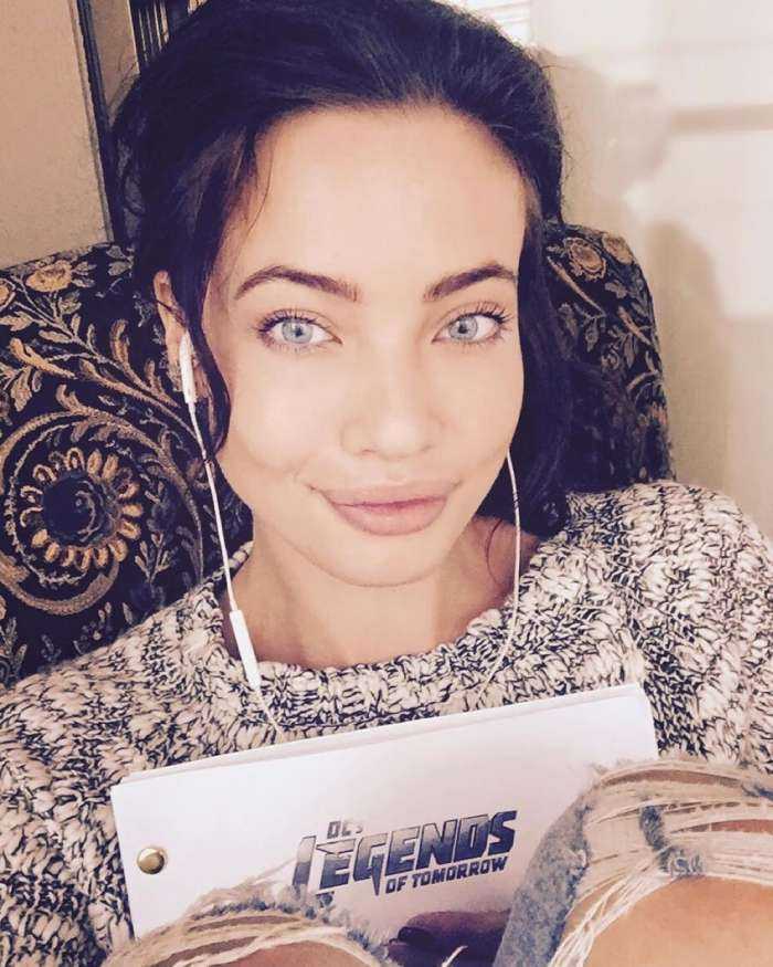 Стефани Корнелиуссен на фото