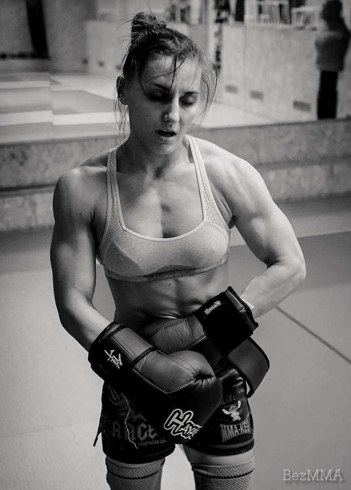 Красивые девушки бойцы на фото