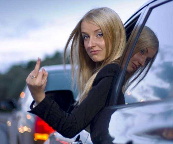 Женщины за рулем на фото