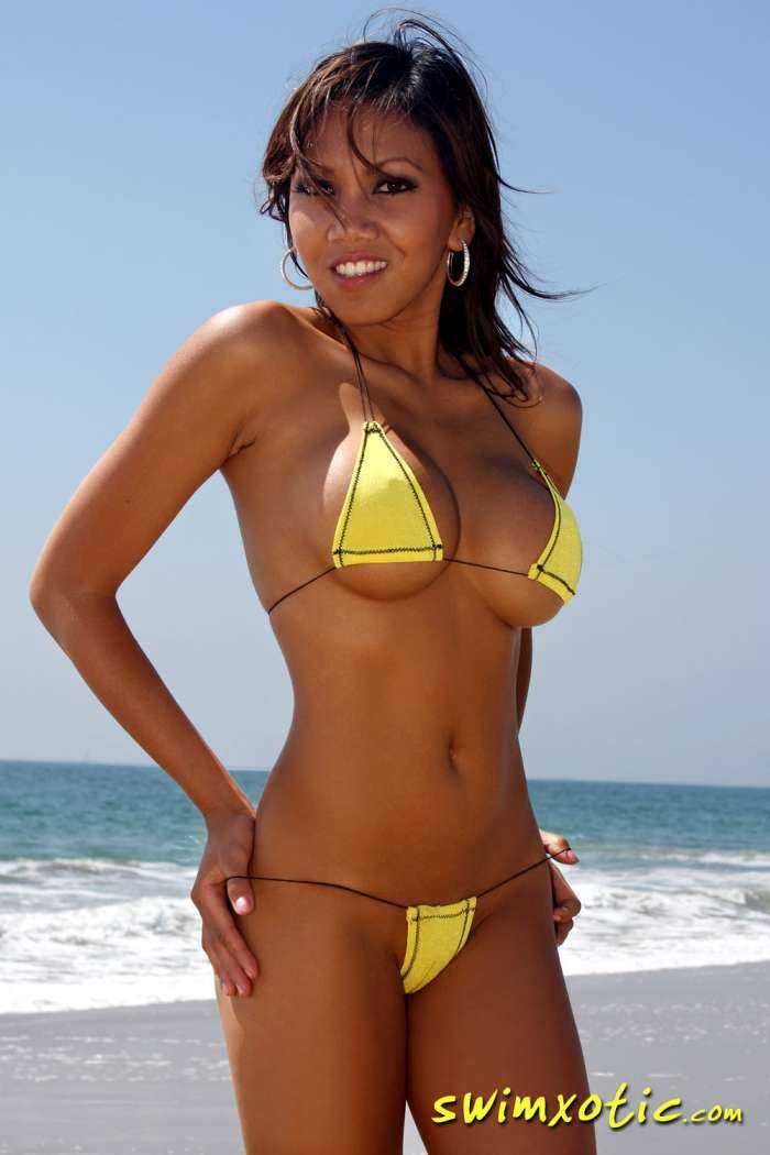 Девушки в мини бикини на фото