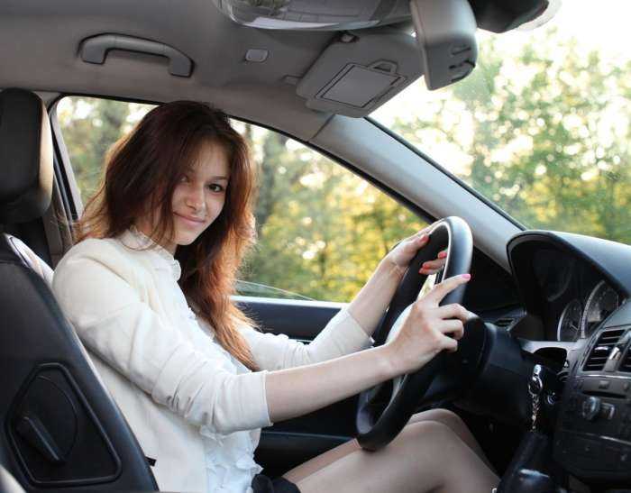 Женщины за рулем на фото