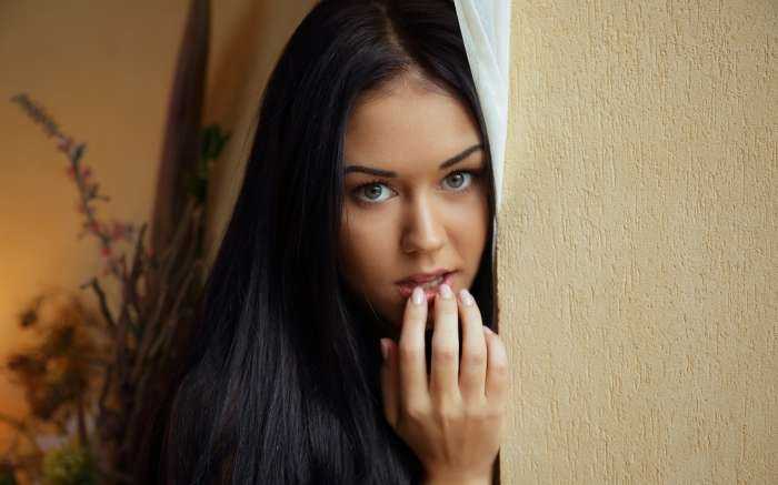 Красивые брюнетки на фото