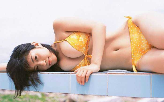 Азиатки в бикини на фото