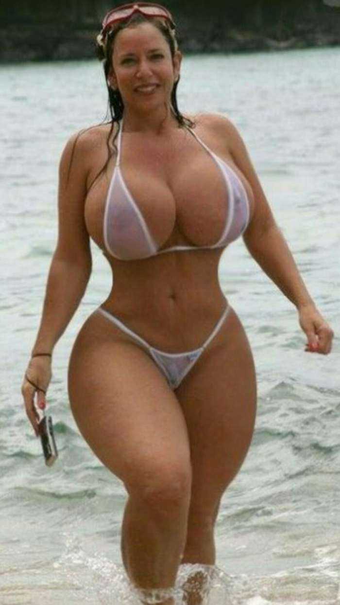 Широкие бедра и большой бюст на фото