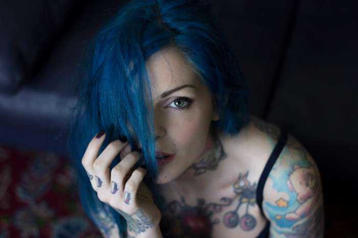 Девушки с цветными волосами на фото