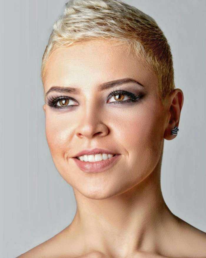 Девушки с короткими волосами на фото