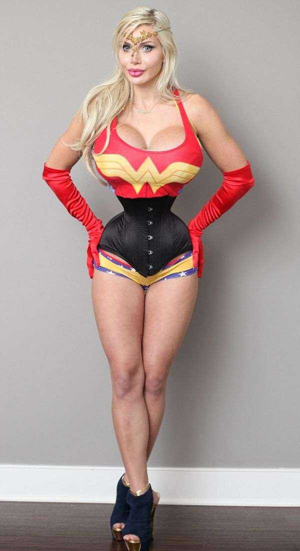 Очередная любительница пластических операций