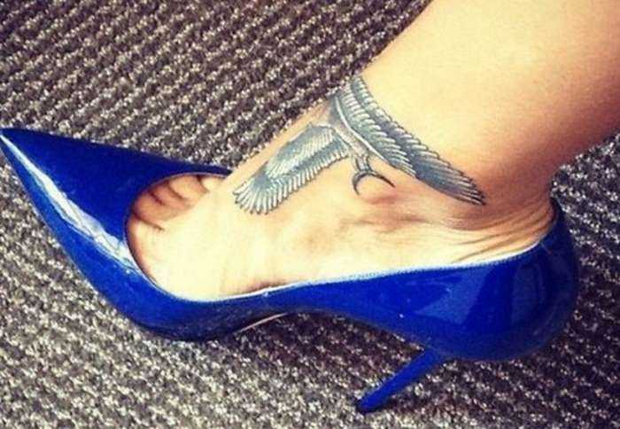 Татуировки на ногах у девушек на фото