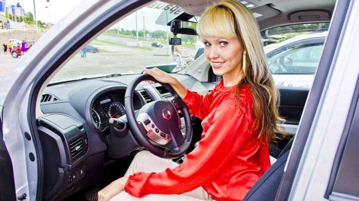 Женщины за рулем на фото