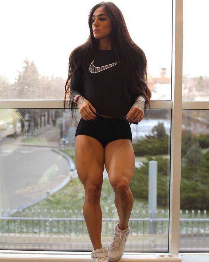 Девушки с накаченными ногами и ягодицами на фото