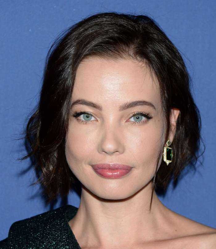 Стефани Корнелиуссен на фото