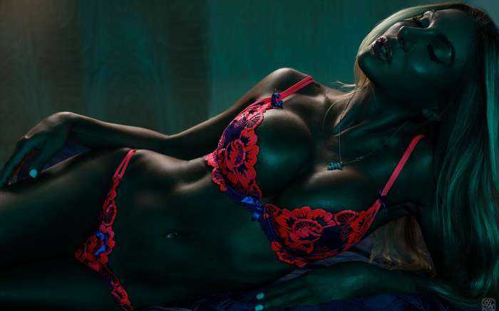 Искусные соблазнительницы на снимках