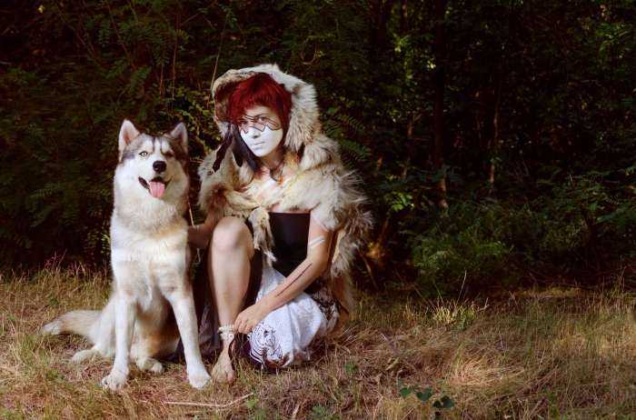 Волки и девушки на фото