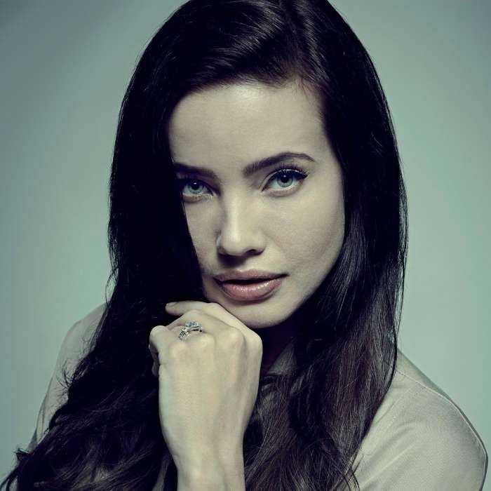 Стефани Корнелиуссен на фото