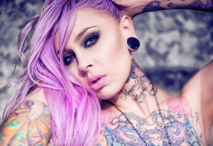 Девушки с цветными волосами на фото