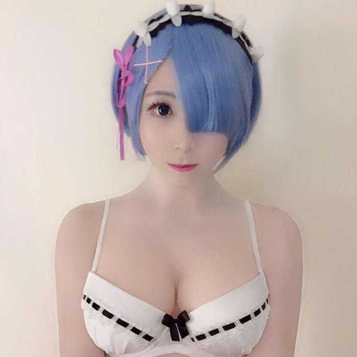 Страстная красотка с огромной армией поклонников доставляет наслаждение