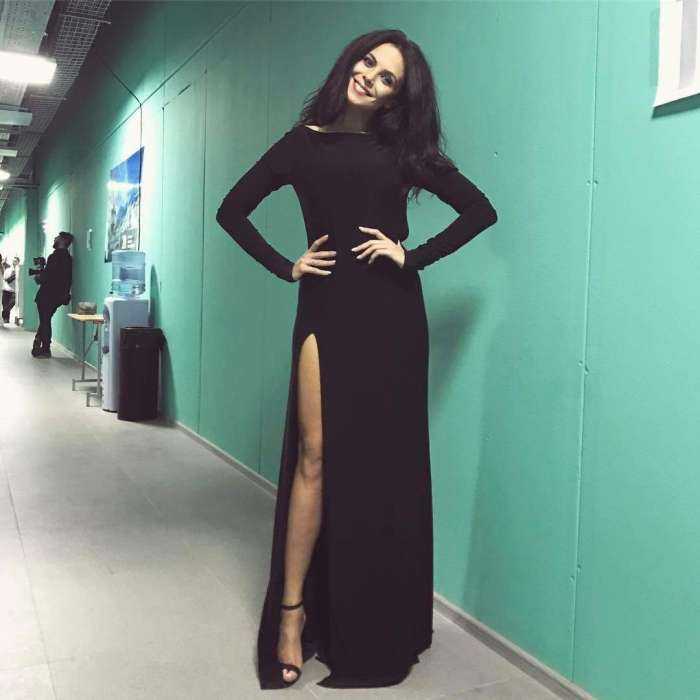 Соблазнительные девушки в обворожительных черных нарядах