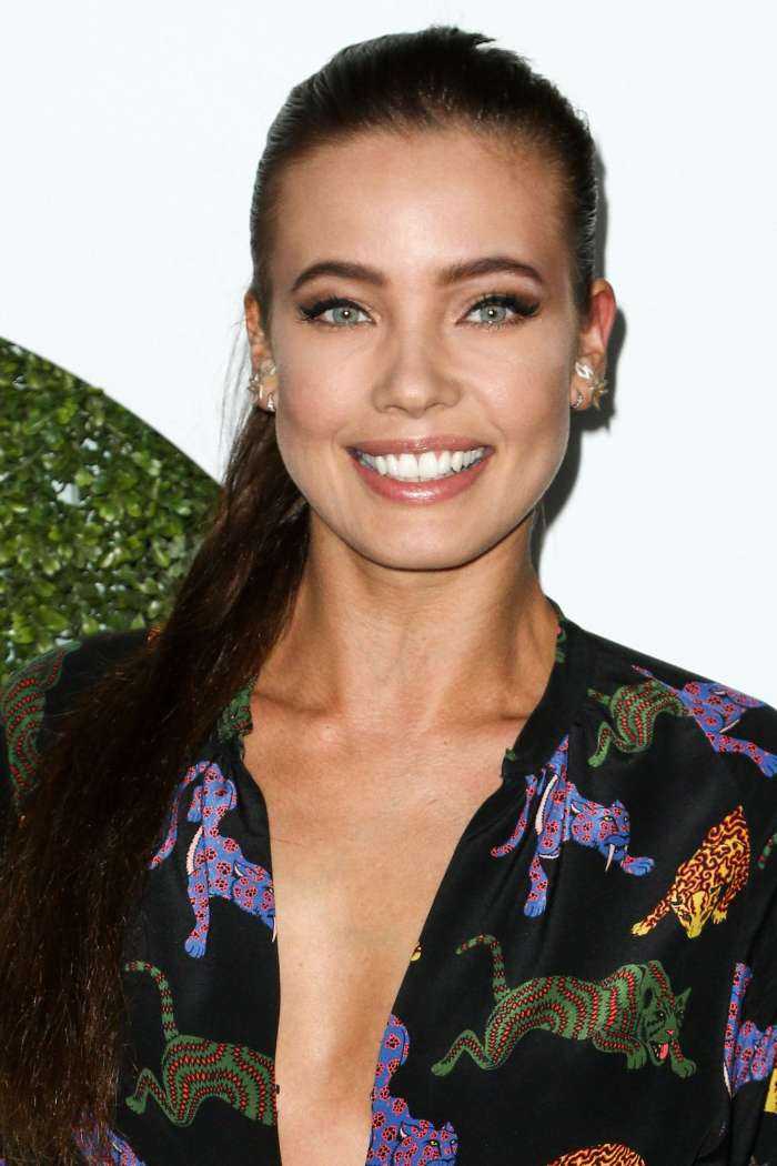 Стефани Корнелиуссен на фото