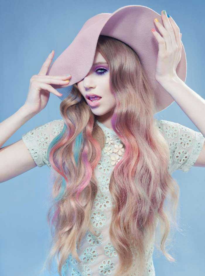 Девушки с цветными волосами на фото